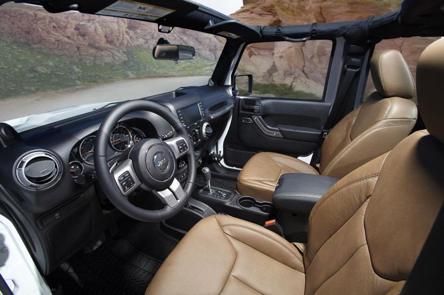  Jeep Wrangler Moab 2013 года  (фото 4 из 10)